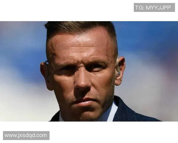 足球场上的风采各异明星帅照大赏尽显魅力与风度