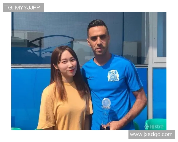 街头采访揭示球迷心声足球明星在他们心中的真实形象与影响力